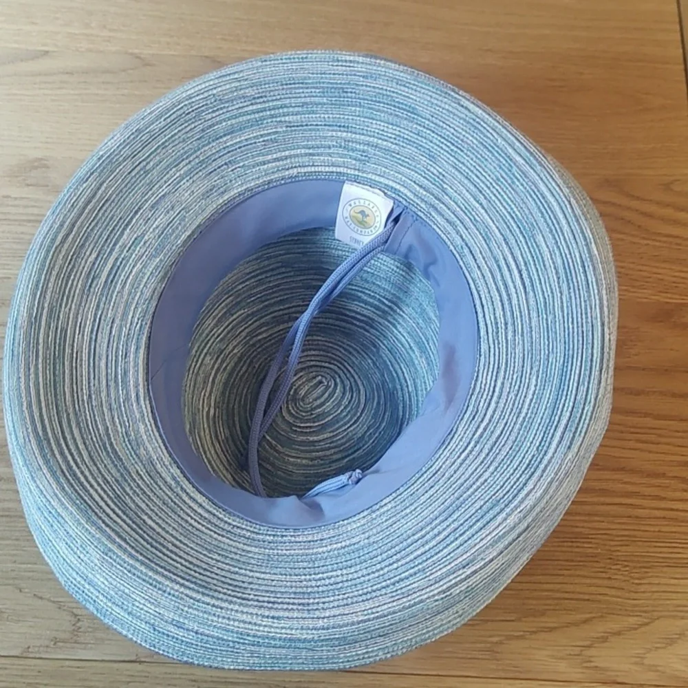 Wallaroo Hat Company | Sydney Sun Hat in Light Blue Never Worn - Picture 4 of 10